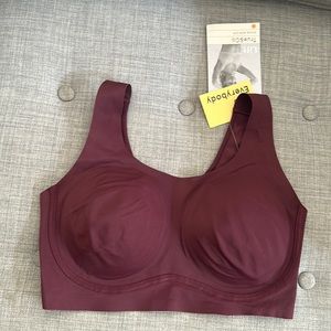 True & co scoop with lift New with tags size M